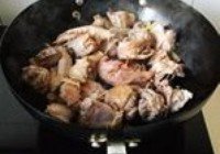 土豆花菇炖鸡块的做法 步骤7