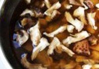 土豆花菇炖鸡块的做法 步骤1