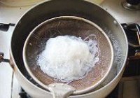 炝拌粉丝紫甘蓝的做法 步骤2