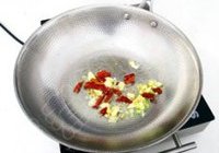 腊肉炒芦笋的做法 步骤4