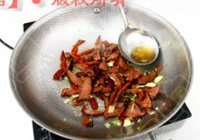 腊肉炒芦笋的做法 步骤6