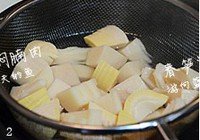 春笋焖腩肉的做法 步骤2