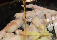 春笋焖腩肉的做法 步骤4