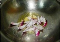黑胡椒冬菇焖鸡的做法 步骤4
