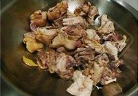 黑胡椒冬菇焖鸡的做法 步骤5