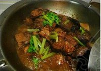 黑胡椒冬菇焖鸡的做法 步骤9