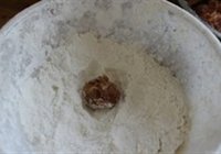 糖醋丸子的做法 步骤2