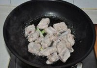 腐乳烧排骨的做法 步骤4