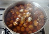 糖浆煮栗子的做法 步骤5