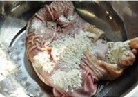 花生大骨胡椒猪肚汤的做法 步骤3