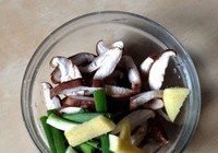 豉汁菇片剁椒鱼的做法 步骤1