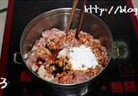 大白菜猪肉馅饺子的做法 步骤3