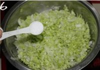 大白菜猪肉馅饺子的做法 步骤6