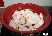 芋艿烧鸡翅的做法 步骤6