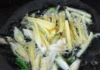 肉丝雪里蕻土豆汤的做法 步骤3