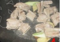 青苹果排骨的做法 步骤4