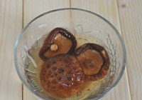 香菇肉丁油饭的做法 步骤3