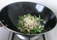 杏仁西芹炒虾仁的做法 步骤6