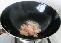杏仁西芹炒虾仁的做法 步骤5