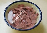 青椒炒猪肝的做法 步骤2