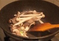 芝士蘑菇焗饭的做法 步骤3