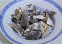 河豚鱼干红烧排骨的做法 步骤3