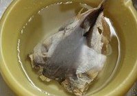 河豚鱼干红烧排骨的做法 步骤2