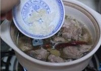 河豚鱼干红烧排骨的做法 步骤8