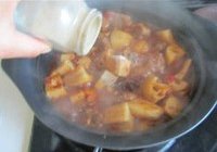 鸭腿焖藕的做法 步骤10