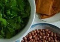芹叶豆干拌三分钟油酥花生的做法 步骤7