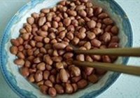 芹叶豆干拌三分钟油酥花生的做法 步骤1