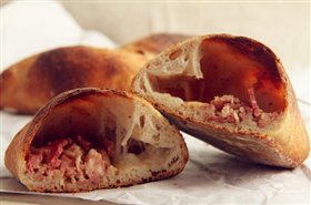 披萨饺